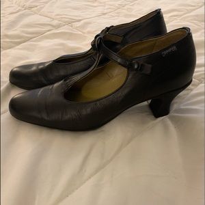 Black Leather Camper T Strap Pumps size 39 8.5